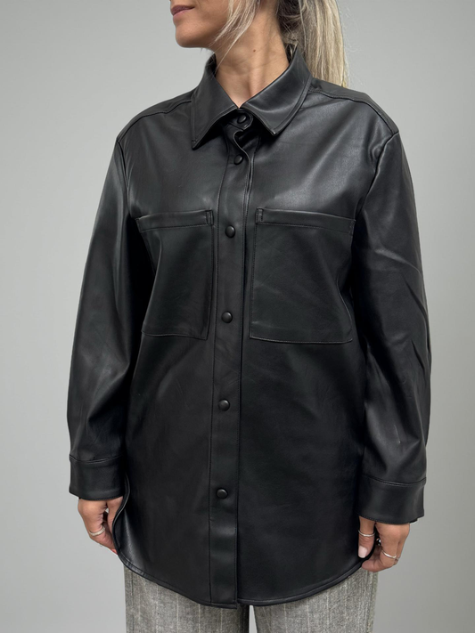 Camicia Over in Ecopelle – Grinta & Stile Senza Sforzo