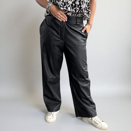 Pantalone in Ecopelle a Gamba Larga – Stile Deciso